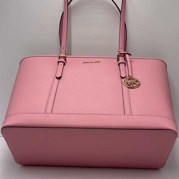 MICHAEL KORS
Jet Set Travel Lg Top Zip Shoulder Tote Saffiano Leather
Carnation - Picture 7 of 16